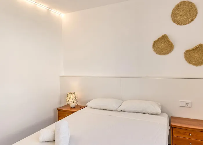 - Bajos * L' Escala